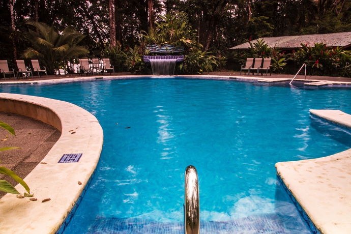Imagen de la piscina del Hotel Laguna Lodge Tortuguero. Foto 14