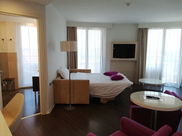 Imagen de la habitación del Hotel Laguna Palace. Foto 10