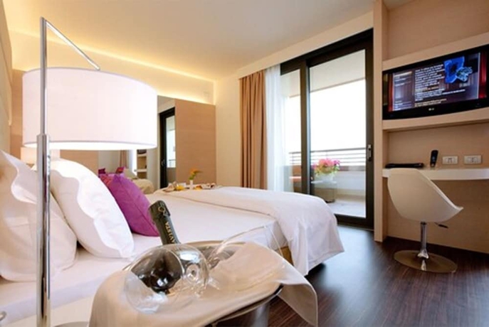 Imagen de la habitación del Hotel Laguna Palace. Foto 12