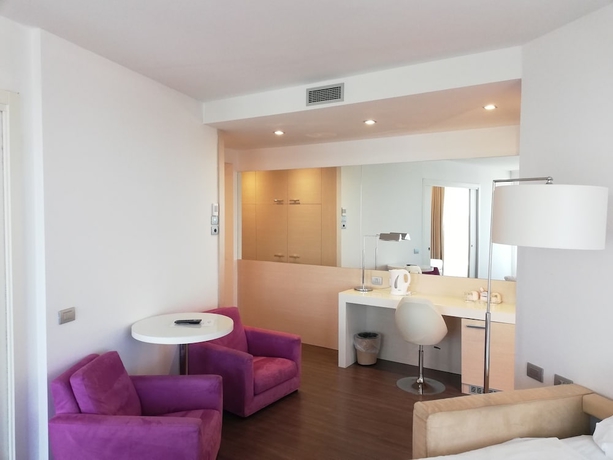 Imagen de la habitación del Hotel Laguna Palace. Foto 16