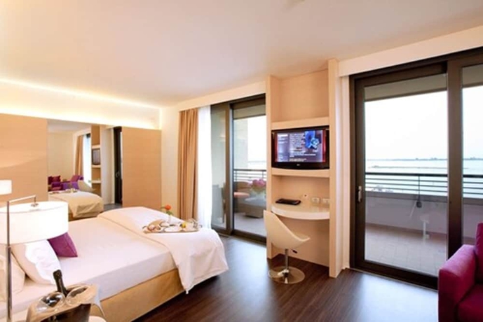 Imagen de la habitación del Hotel Laguna Palace. Foto 17
