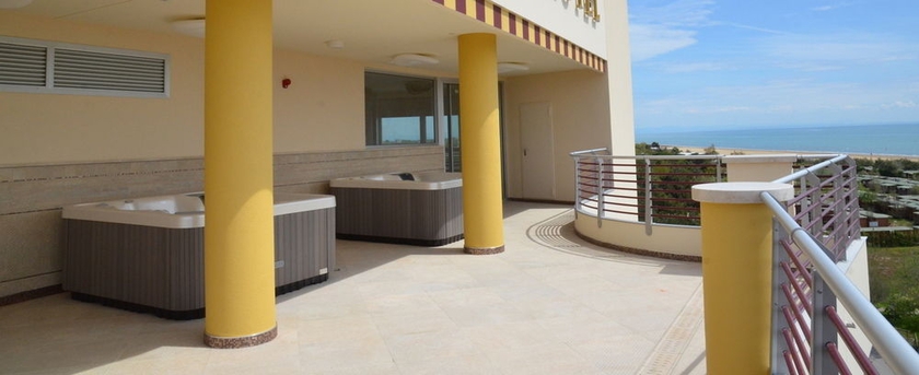 Imagen de los exteriores del Hotel Laguna Park. Foto 10