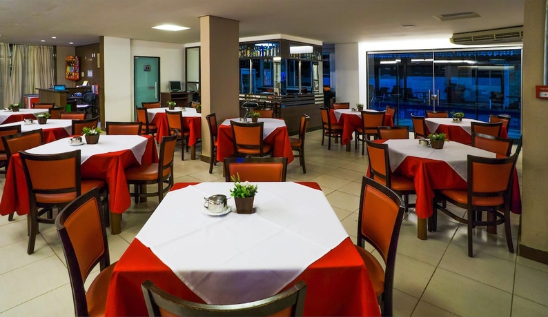 Imagen del bar/restaurante del Hotel Laguna Plaza. Foto 6