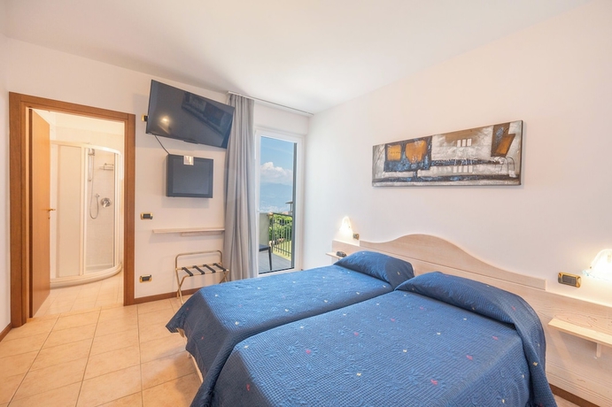 Imagen de la habitación del Hotel Laguna, San Zeno di Montagna. Foto 2