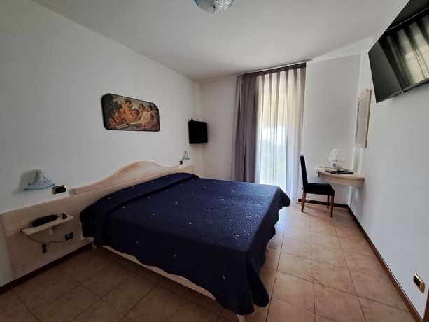 Imagen de la habitación del Hotel Laguna, San Zeno di Montagna. Foto 7