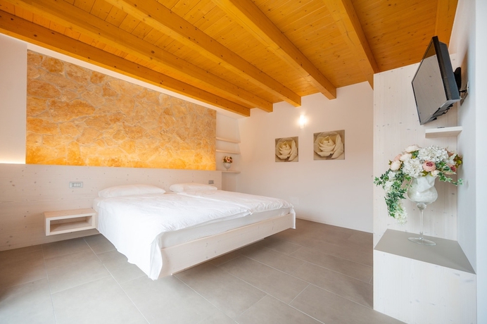 Imagen de la habitación del Hotel Laguna, San Zeno di Montagna. Foto 8