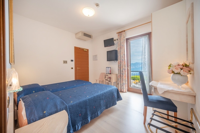 Imagen de la habitación del Hotel Laguna, San Zeno di Montagna. Foto 13