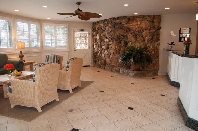 Imagen de los interiores del Hotel Laguna Shores Studio Suites. Foto 14