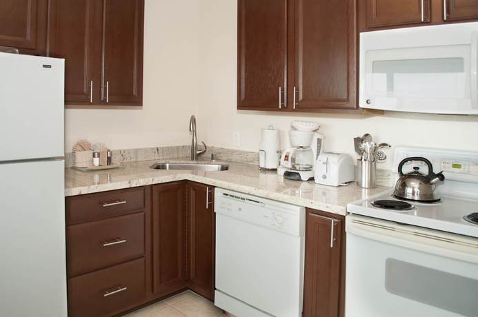 Imagen de la habitación del Hotel Laguna Shores Studio Suites. Foto 6