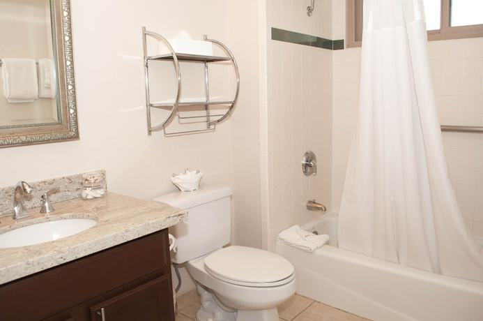 Imagen de la habitación del Hotel Laguna Shores Studio Suites. Foto 7