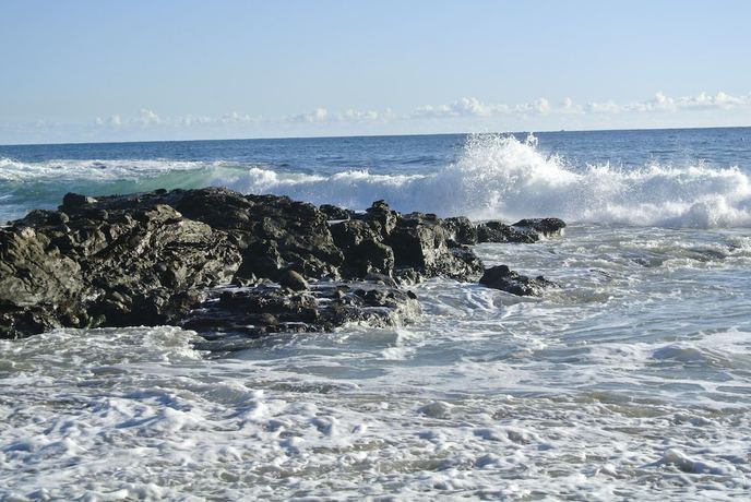 Imagen de los exteriores del Hotel Laguna Shores Studio Suites. Foto 12