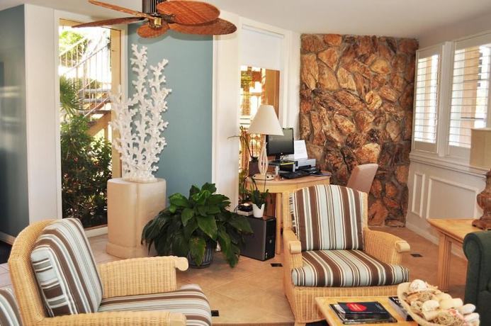 Imagen de los interiores del Hotel Laguna Shores Studio Suites. Foto 15