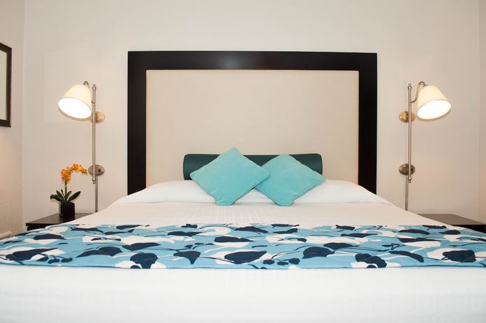 Imagen de la habitación del Hotel Laguna Shores Studio Suites. Foto 9