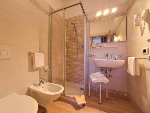 Imagen de la habitación del Hotel Laguscei Dolomites Mountain. Foto 6