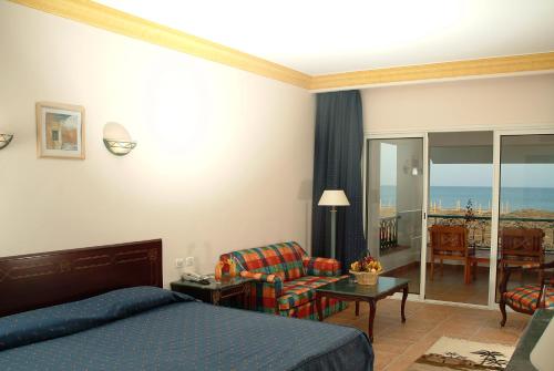 Imagen de la habitación del Hotel Lahami Bay Resort. Foto 9