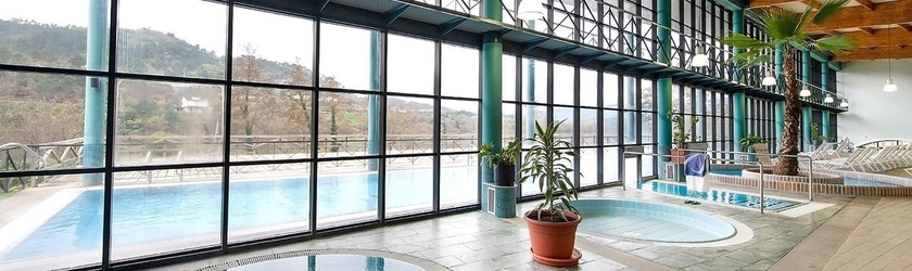 Imagen de la piscina del Hotel Laias Caldaria. Foto 19