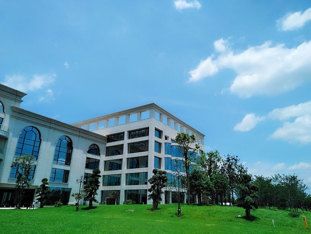 Imagen de los exteriores del Hotel Laibor International. Foto 9