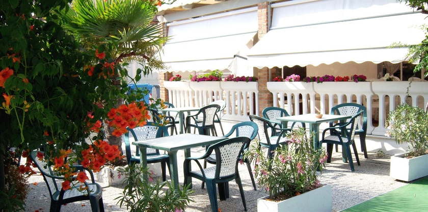 Imagen de los exteriores del Hotel Laika. Foto 7