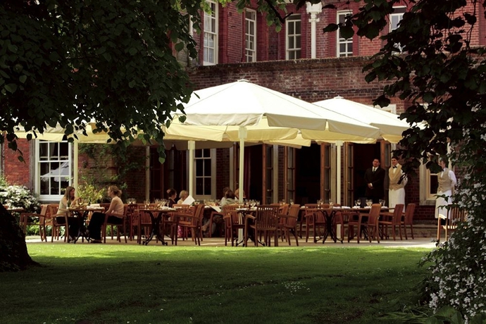 Imagen de los exteriores del Hotel Lainston House. Foto 7