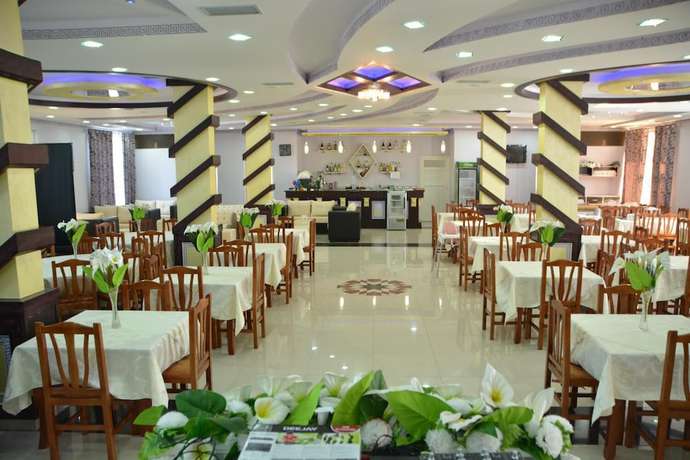 Imagen del bar/restaurante del Hotel Lakaj 2. Foto 2