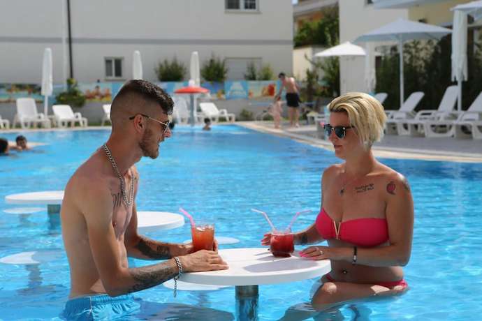 Imagen de la piscina del Hotel Lakaj 2. Foto 20