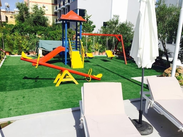 Imagen de los exteriores del Hotel Lakaj. Foto 10