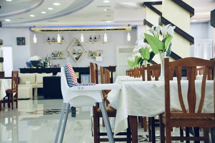 Imagen del bar/restaurante del Hotel Lakaj. Foto 4