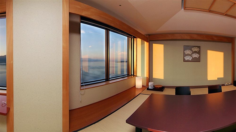Imagen del bar/restaurante del Hotel Lake Biwa Otsu Prince. Foto 2