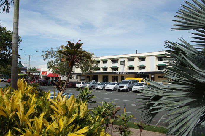 Imagen de los exteriores del Hotel Lake Central. Foto 4