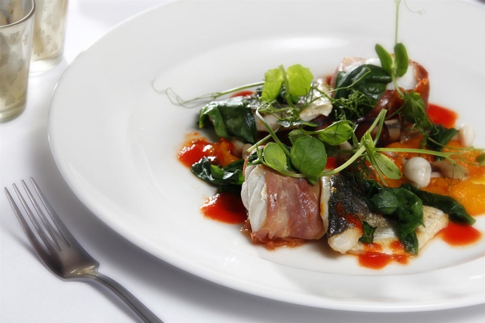 Imagen del bar/restaurante del Hotel Lake District Castle Inn. Foto 4