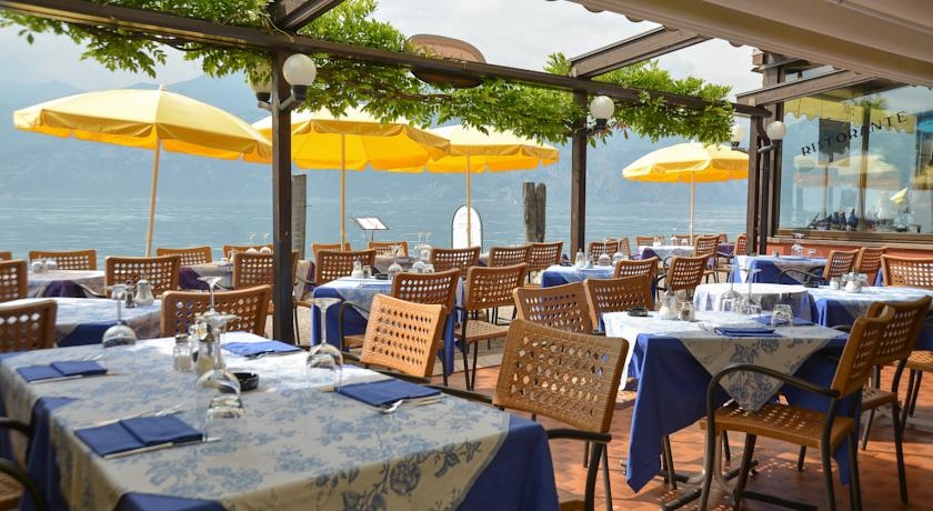 Imagen del bar/restaurante del Hotel Lake Front Brenzone. Foto 2