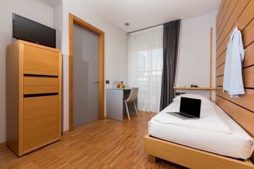 Imagen de la habitación del Hotel Lake Front Mirage. Foto 4