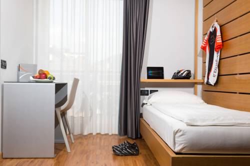 Imagen de la habitación del Hotel Lake Front Mirage. Foto 9