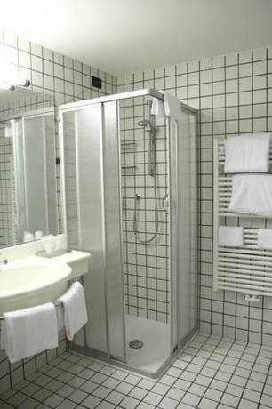 Imagen de la habitación del Hotel Lake Front Mirage. Foto 11