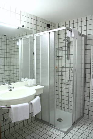 Imagen de la habitación del Hotel Lake Front Mirage. Foto 15