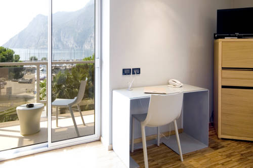 Imagen de la habitación del Hotel Lake Front Mirage. Foto 16
