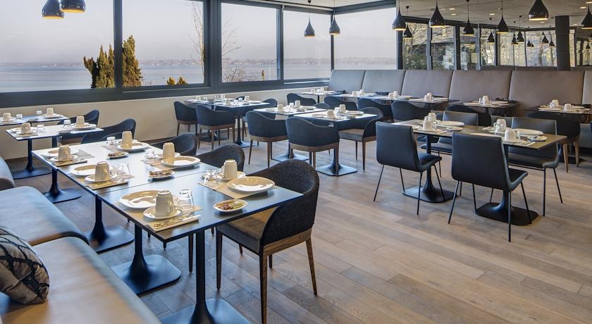 Imagen del bar/restaurante del Hotel Lake Geneva. Foto 2