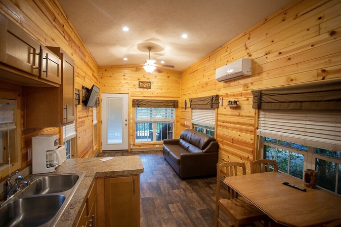 Imagen de la habitación del Hotel Lake George Escape - Campground. Foto 4