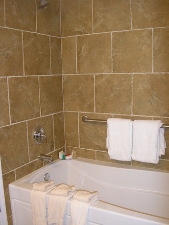 Imagen de la habitación del Hotel Lake Grassy Inn and Suites. Foto 5