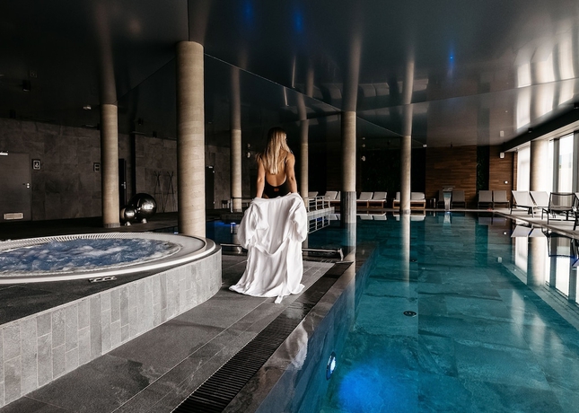 Imagen de la piscina del Hotel Lake Hill Resort and Spa. Foto 14