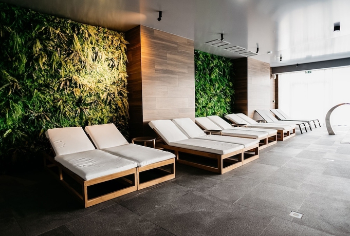 Imagen de la piscina del Hotel Lake Hill Resort and Spa. Foto 16