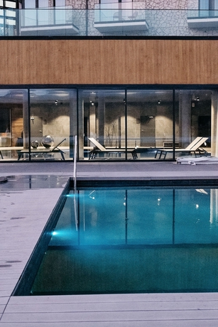 Imagen de la piscina del Hotel Lake Hill Resort and Spa. Foto 17