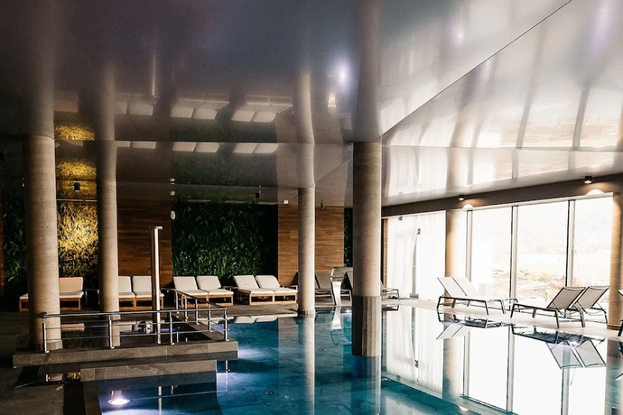 Imagen de la piscina del Hotel Lake Hill Resort and Spa. Foto 18
