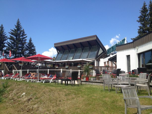 Imagen de la piscina del Hotel Lake Hôtel Courchevel 1850. Foto 18