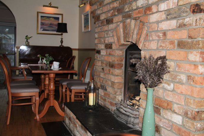 Imagen del bar/restaurante del Hotel Lake House, Naran. Foto 5