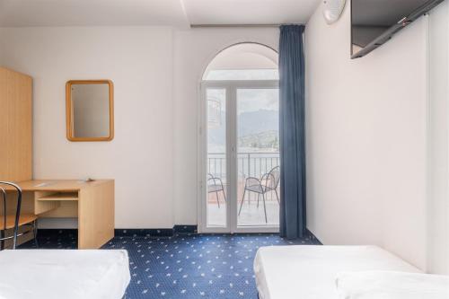 Imagen de la habitación del Hotel Lake Ifigenia. Foto 19