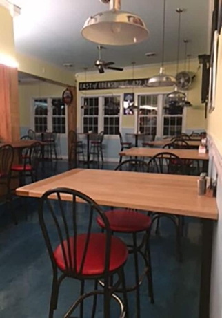 Imagen del bar/restaurante del Hotel Lake Inn and Restaurant. Foto 1