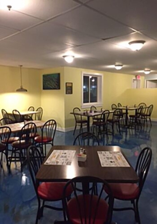 Imagen del bar/restaurante del Hotel Lake Inn and Restaurant. Foto 6