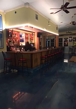 Imagen del bar/restaurante del Hotel Lake Inn and Restaurant. Foto 8