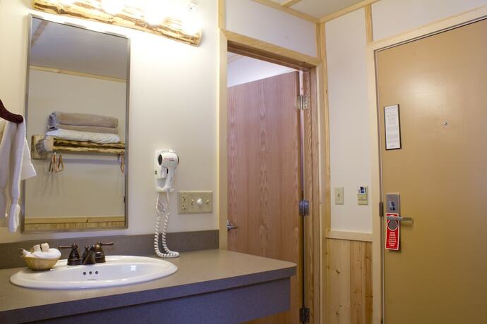 Imagen general del Hotel Lake Lodge Cabins - Inside The Park. Foto 10